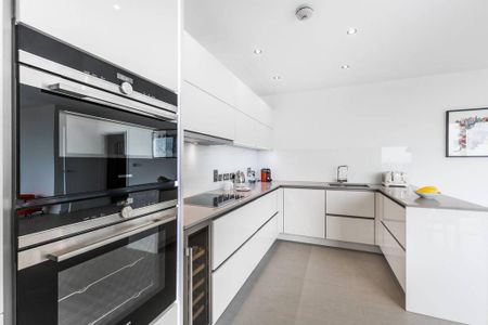 3 bedroom flat to rent - Photo 5