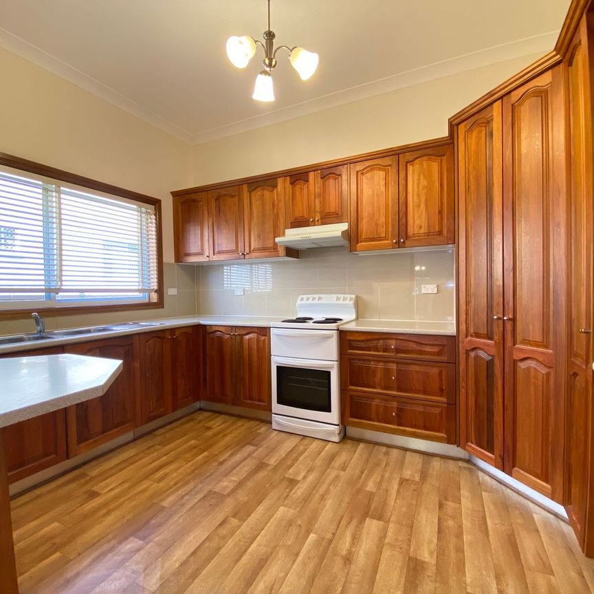 10 Cambridge Avenue, 2200, Bankstown Nsw - Photo 1