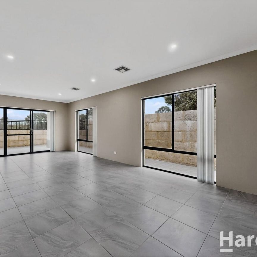 Modern & Well-Appointed Home Backing Onto Parklands - Photo 1