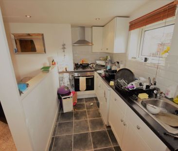 7 bedroom House in & Knowle Road, Leeds - Photo 3