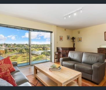 Sunset Views Wembley Apartment - Photo 6