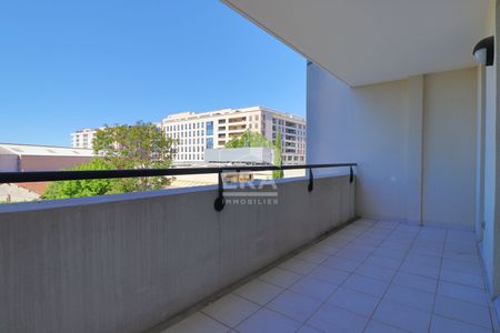 Appartement 10ème - Secteur Saint Jean - 3 pièces 69 m2 - Balcon - Parking - Traversant - Photo 4