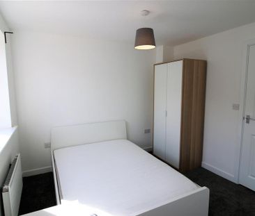 5 bedroom private hall to rent - Photo 3