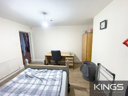 3 bedroom flat to rent - Photo 3
