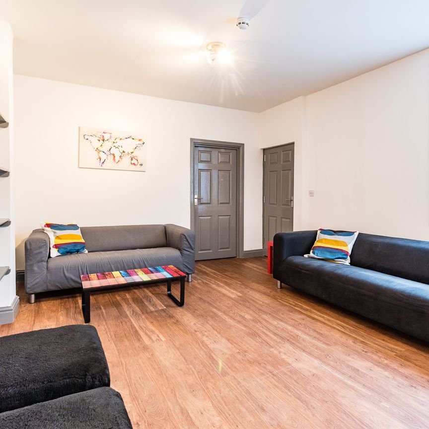 11 Bed Professional HMO, 5 Ensuite Rooms & 3 Communal bathrooms Room 2 - Photo 1