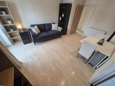 2 bedroom flat to rent - Photo 4