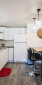 Beau grand 3 1/2 LUXUEUX avec walk-in disponible le 1er novembre 2025. - Photo 3