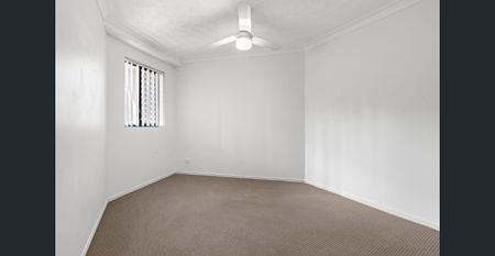 TWO BEDROOM, TWO BATHROOM APARTMENT MERMAID BEACH - Photo 3