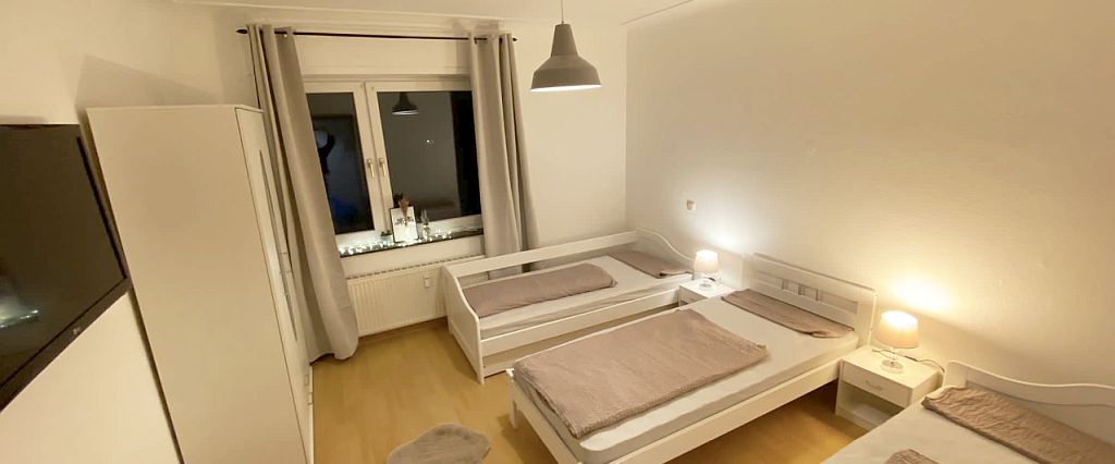 Modern möblierte Wohnung mit 2 Schlafzimmern in Bergheim - Photo 1