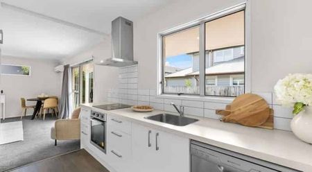 MERIVALE - TWO BEDROOM UNIT WITH GARAGE AND LARGE SECTION - Photo 3