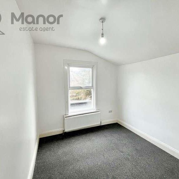 Dersingham Avenue, Manor, E12 - Photo 1