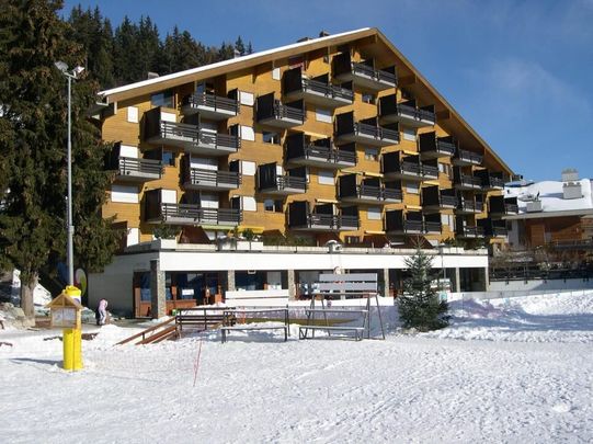 Apartment for rent by the week on the village square - Photo 1