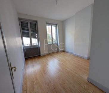 T3 rénové de 71 m² - rue Jean Claude Vivant à Villeurbanne - Photo 3