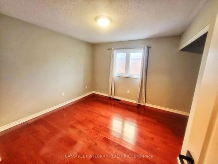 Detached Home For Lease | N9249654 - Photo 5