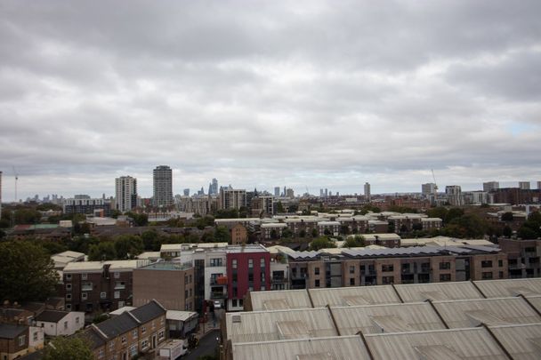 Room in a Shared Flat, Salcombe Court, E14 - Photo 1