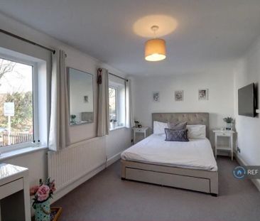 4 bedroom semi-detached house to rent - Photo 6