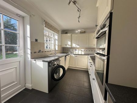 3 bedroom detached house to rent - Photo 4