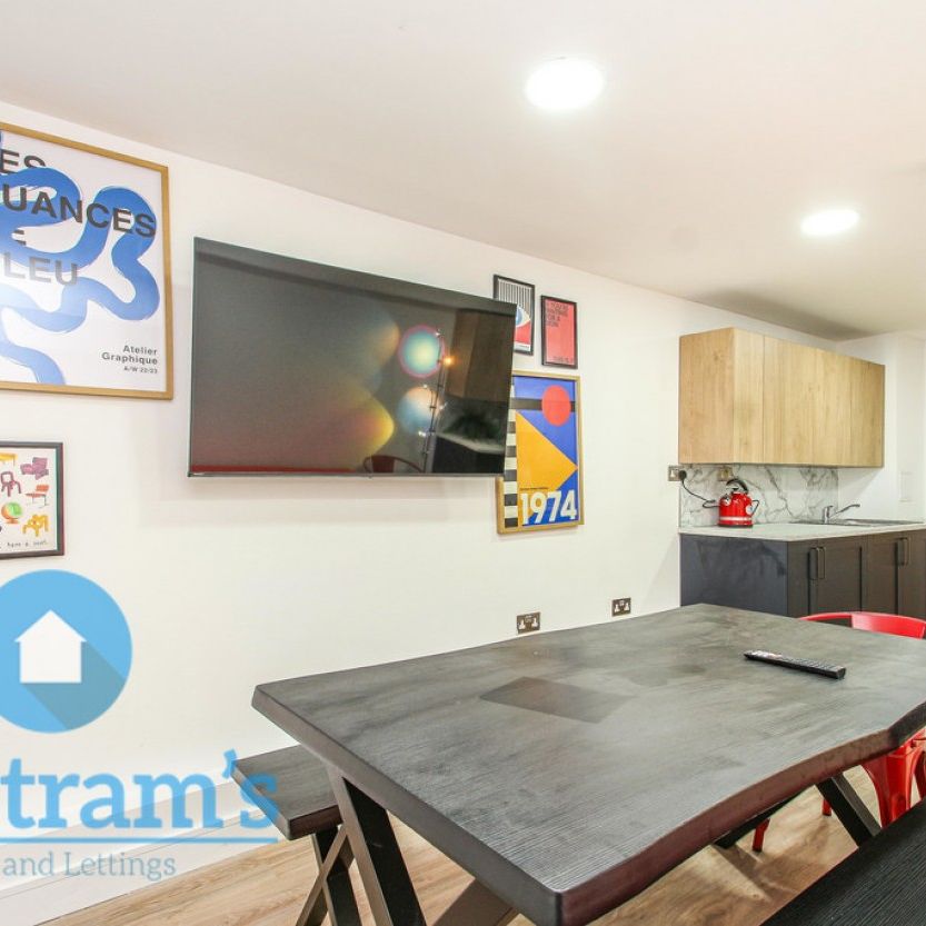 Campus Corner, Lenton Boulevard - Photo 1