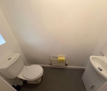 4 bedroom terraced house to rent - Photo 1