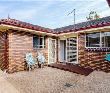 Convenient 3 bedroom Pioneer Beach Villa - Photo 3