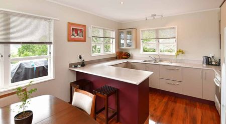 Fantastic Family Rental in the Heart of Helensville - Photo 4