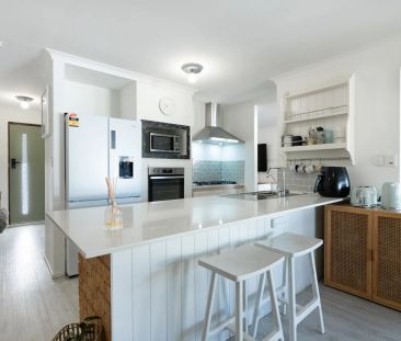 Lovely home with modern pool and large backyard. - Photo 3
