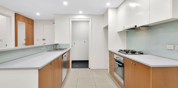 Perfectly Positioned One Bedroom in Alexandria - Photo 2