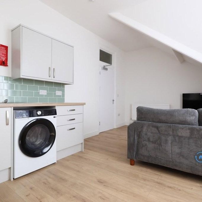 1 bedroom in a house share to rent - Photo 1