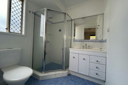 BEAUTIFUL FOUR BEDROOM HOME FRESHLY RENOVATED IS AVAILABLE FOR RENT NOW! - Photo 3