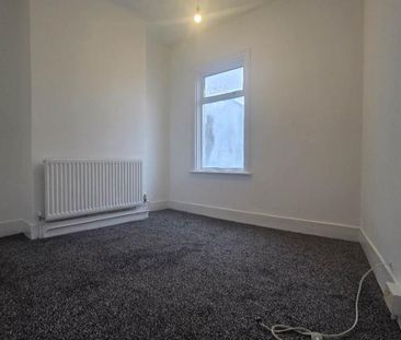 2 bedroom end of terrace house to rent - Photo 3