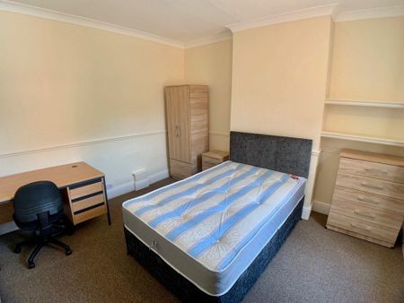 3 bedroom terraced house to rent - Photo 4