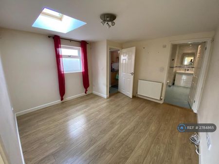 1 bedroom flat to rent - Photo 5