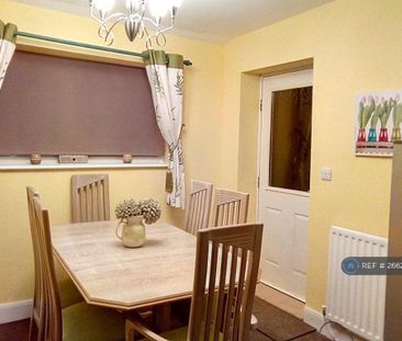 3 bedroom semi-detached house to rent - Photo 4