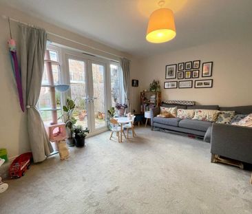 4 bedroom end of terrace house to rent - Photo 1