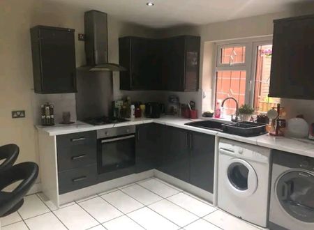 Room in a Shared House, Cowley Road, IG1 - Photo 2