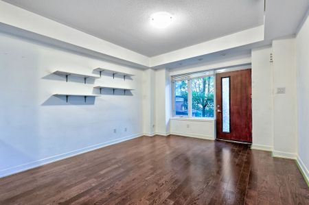 For Lease - 13 Oak Street, Toronto, Ontario - Photo 2