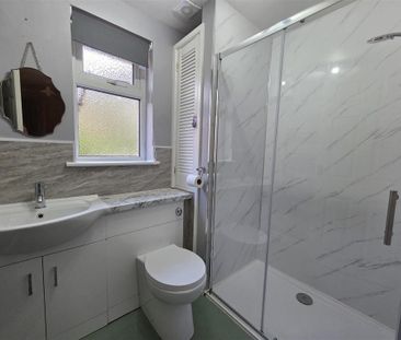 2 bedroom semi-detached bungalow to rent - Photo 2