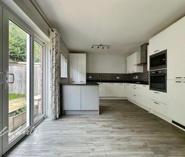 4 bedroom semi-detached house to rent - Photo 1