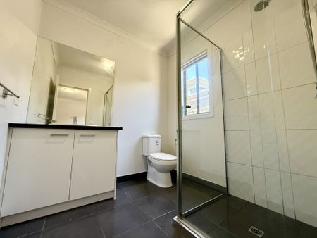 18 Andromeda Avenue, Truganina VIC, Belconnen - Photo 3