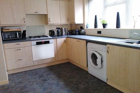 3 bedroom semi-detached house to rent - Photo 4