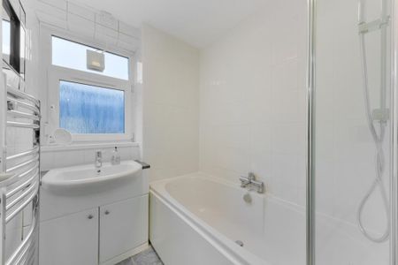 4 bedroom flat to rent - Photo 5