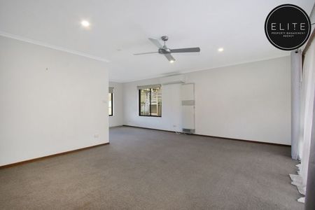 8 Renwick Court, Lavington - Photo 2
