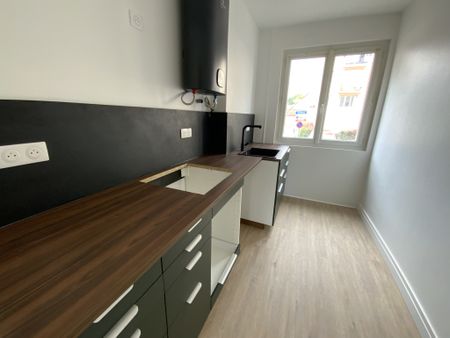 Location Appartement 4 pièces 73m² EVREUX 27000 - Photo 2