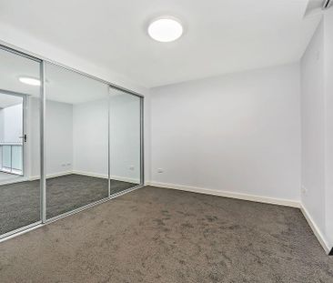 Modern Masterpiece – Split Level Two Bedroom Townhouse Style Apartm... - Photo 3