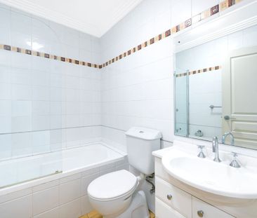 Spacious Three Bedroom Townhouse In Marrickville - Photo 6