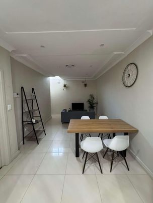 Gladesville - Photo 1