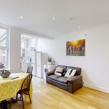 Great 5 Bed Student Property, Close To Hallam City Campus - Photo 1