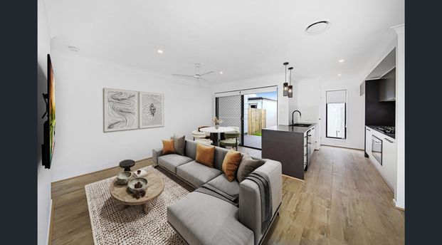 Modern Family Home in Prime Palmview Location - Photo 1