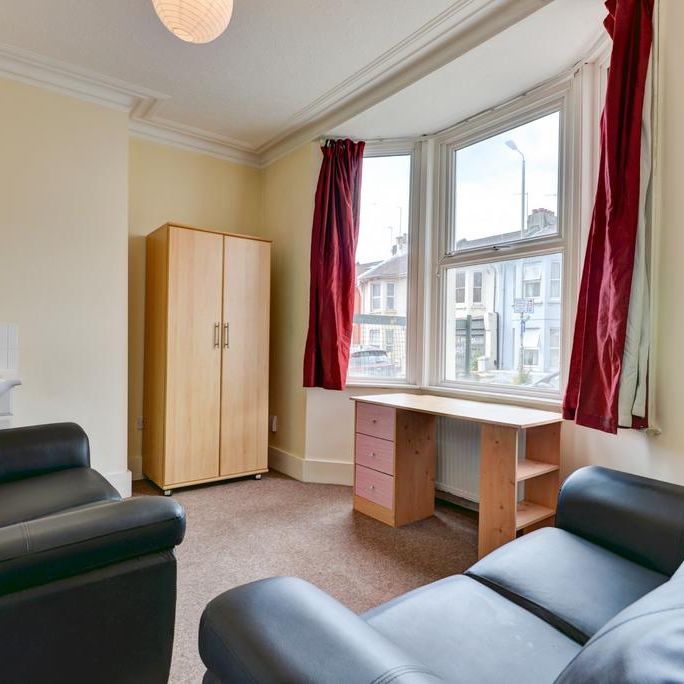 6 bedroom house to rent - Photo 1