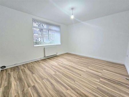 North Hill Drive, Romford, RM3 - Photo 4